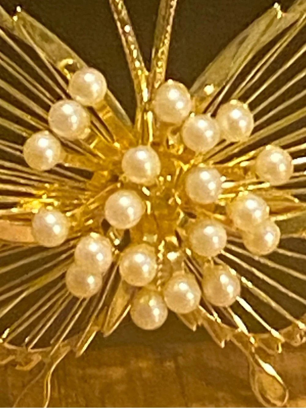 Vintage Gold Tone 3D Wirework Butterfly Brooch with Faux Pearl Cluster Burst
